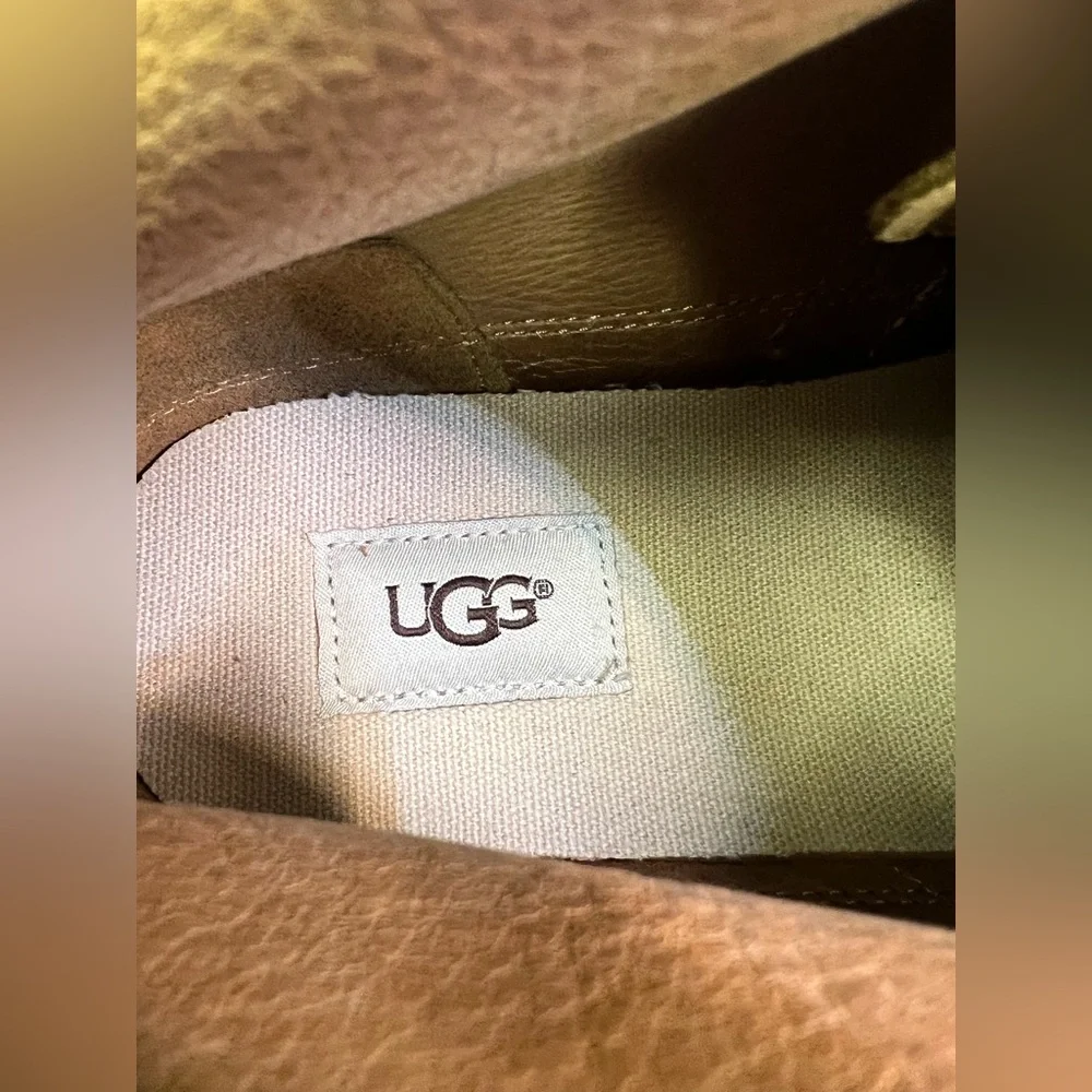 UGG- Mens Neumel Unlined Leather Boot, Size: 11,‎ Spotting on heel